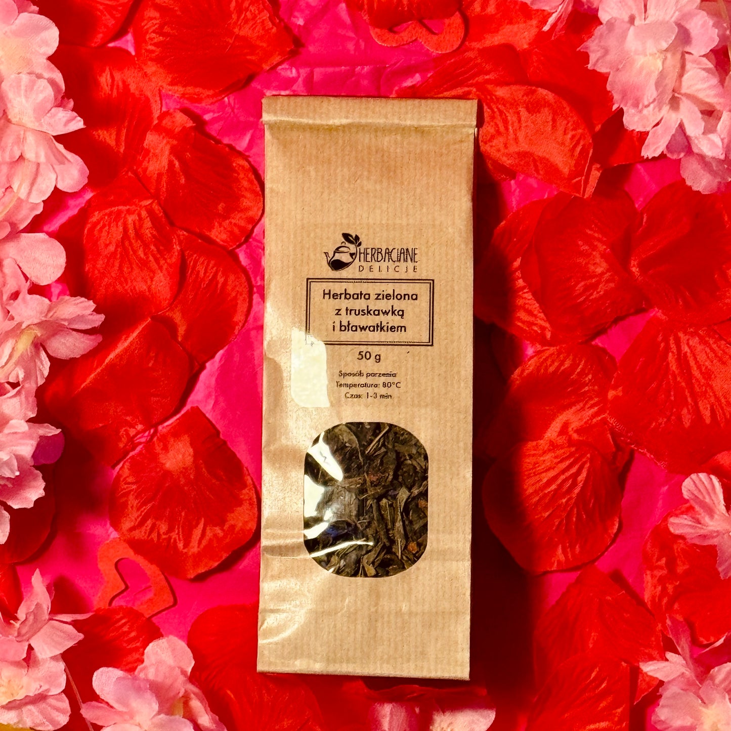 HERBATA ZIELONA Z TRUSKAWKĄ I BŁAWATKIEM- OWOCOWA ŚWIEŻOŚC.